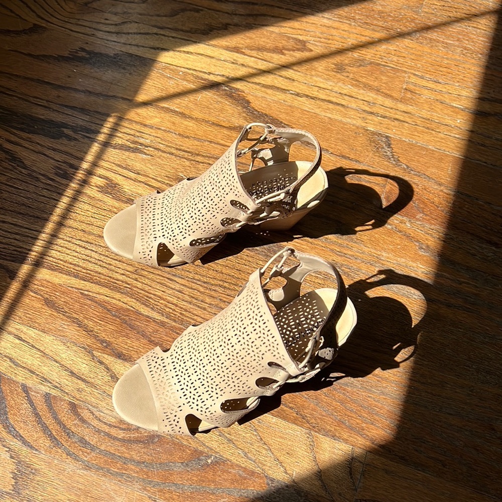 tan wedges